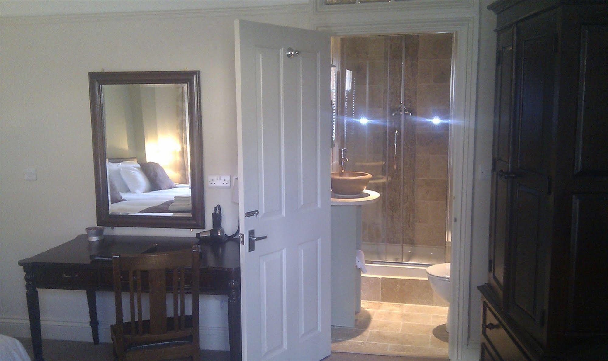 The Kings Head Hotel Ross-on-Wye ภายนอก รูปภาพ