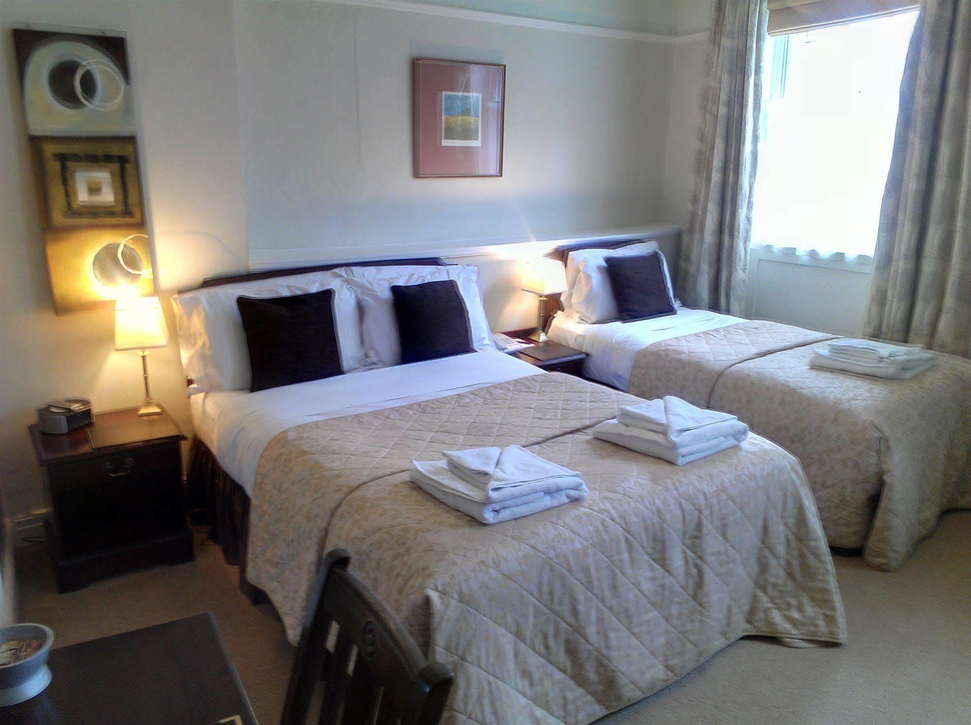 The Kings Head Hotel Ross-on-Wye ภายนอก รูปภาพ