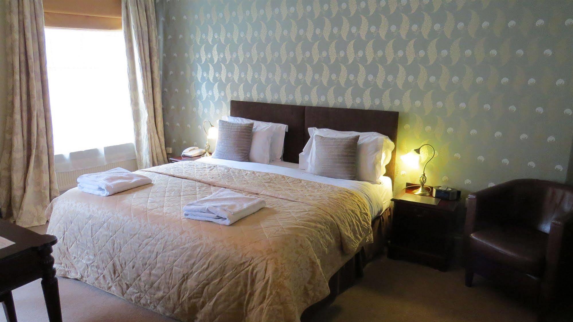 The Kings Head Hotel Ross-on-Wye ภายนอก รูปภาพ